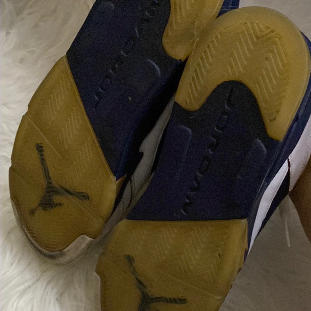 JORDANS Youth Size 6 - Picture 9 of 9